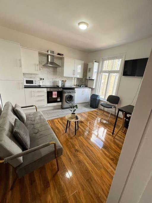 2 Bedroom Apartment Near Station London Exterior photo